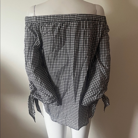 Black and White Gingham Off-Shoulder Top - Picture 4 of 10